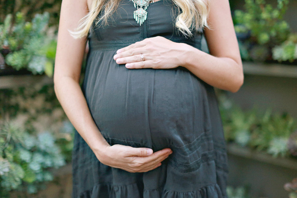 maternity-photos-brookealiceonphotography-succulent-cafe-oceanside-needlesandleaves-net.jpg